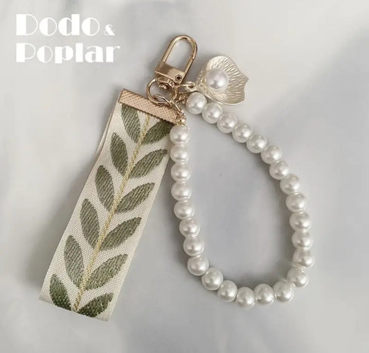 Gold and pearl leaf keyring
